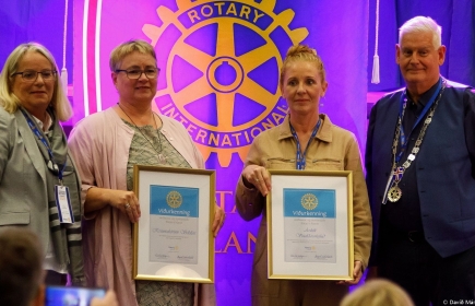 Margrét Friðriksdóttir, Helga Bergsdóttir, Selma Barðdal og Ómar Bragi Stefánsson umdæmisstjóri.